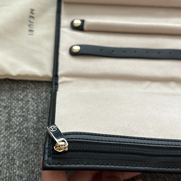 Mejuri jewlery travel case - Picture 11 of 16